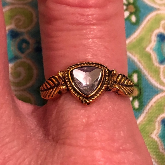 Golden Leaf With Rhinestone Diamond Shape Design Ring - Picture 4 of 11